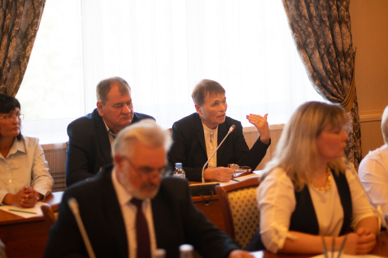 От дорог до соцобъектов. Сенатор Сергей Лукин и вице-губернатор Сергей Трухачёв провели рабочую встречу с активом Таловского района.