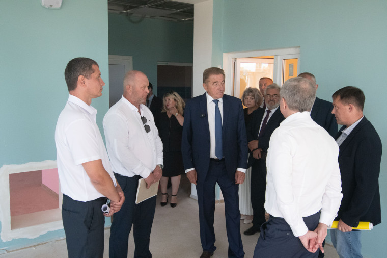 От дорог до соцобъектов. Сенатор Сергей Лукин и вице-губернатор Сергей Трухачёв провели рабочую встречу с активом Таловского района.