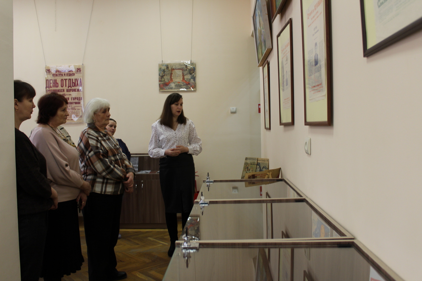 Выставка «Советская женщина – труженица и мать».