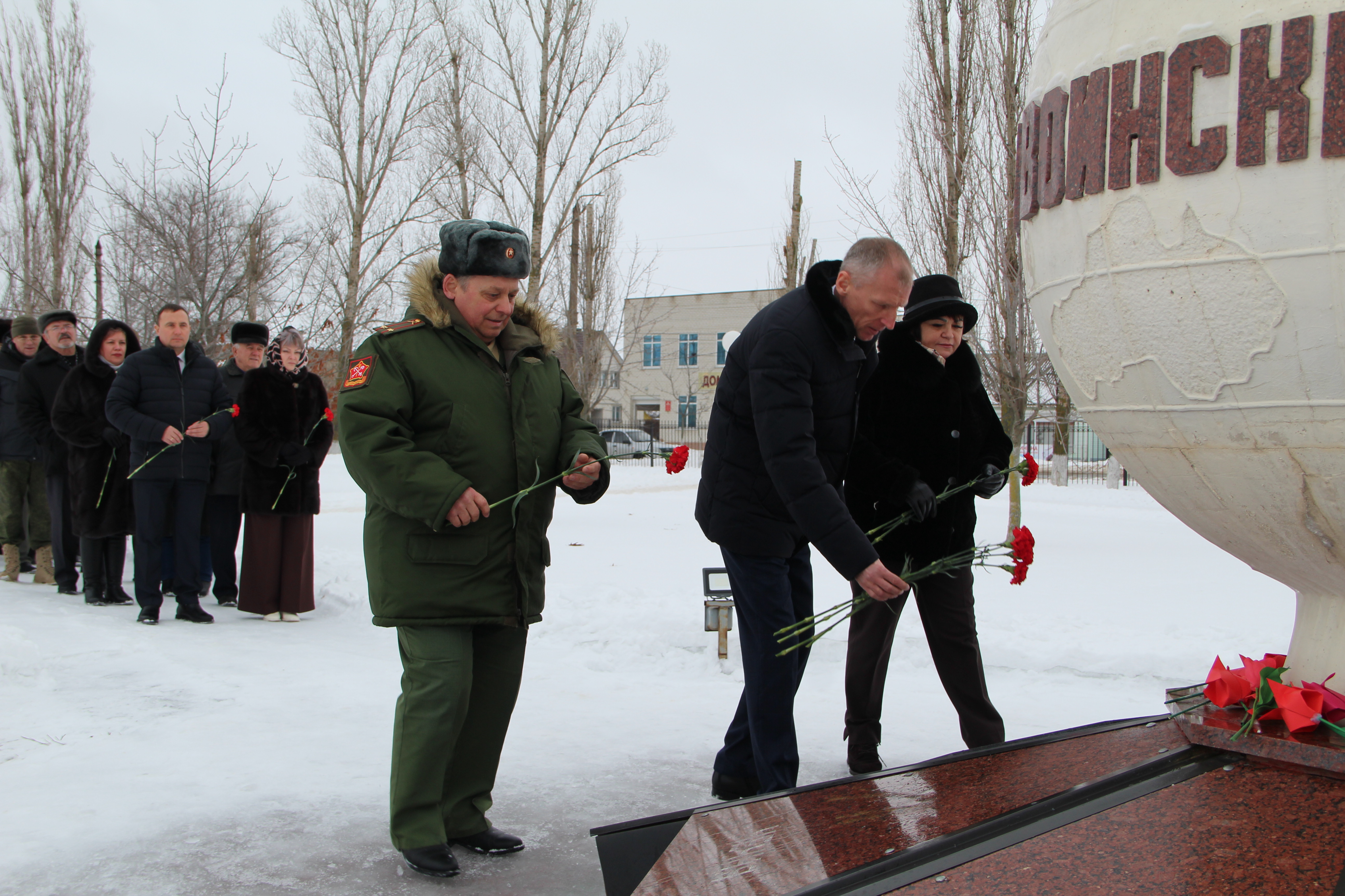 Возложение цветов.